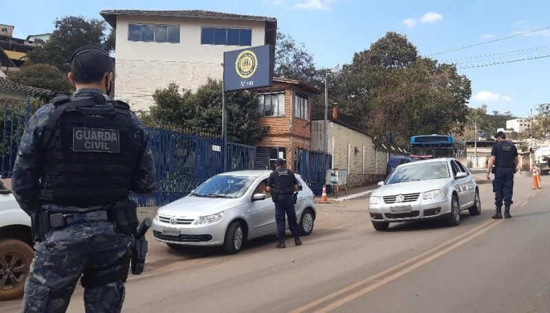 Guarda Civil interrompe aglomeração e racha de carros em Minas Gerais